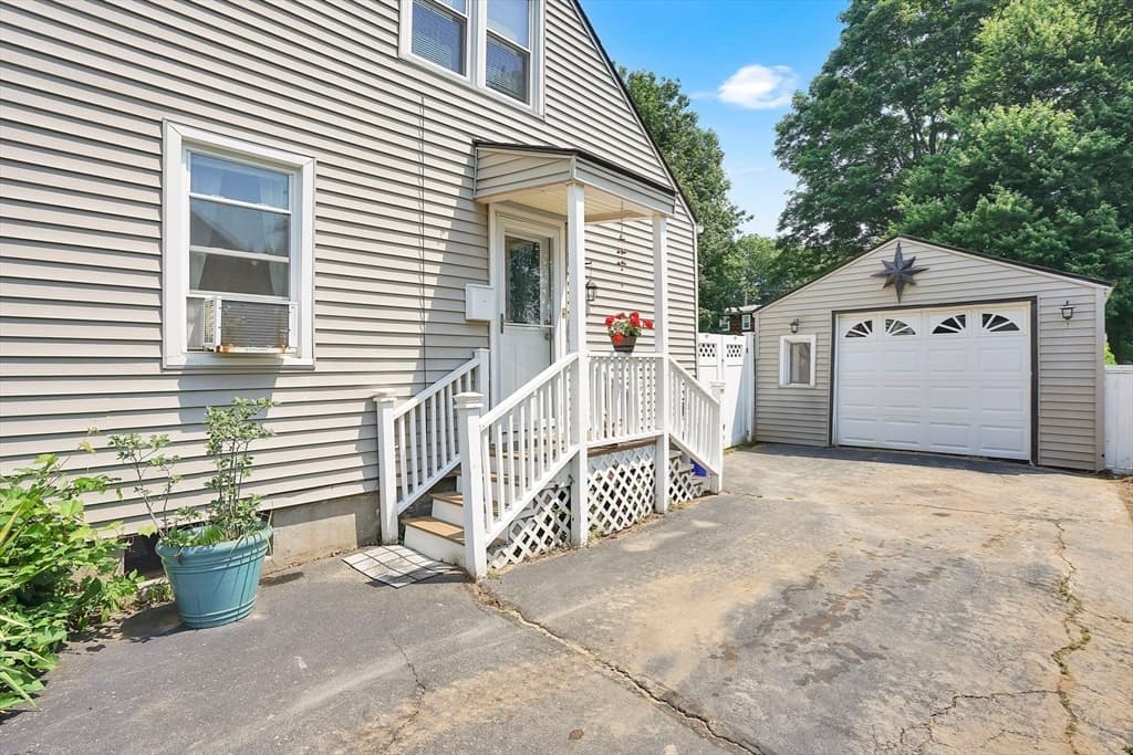 17 Day Ave, East Longmeadow MA 01028 photo 3