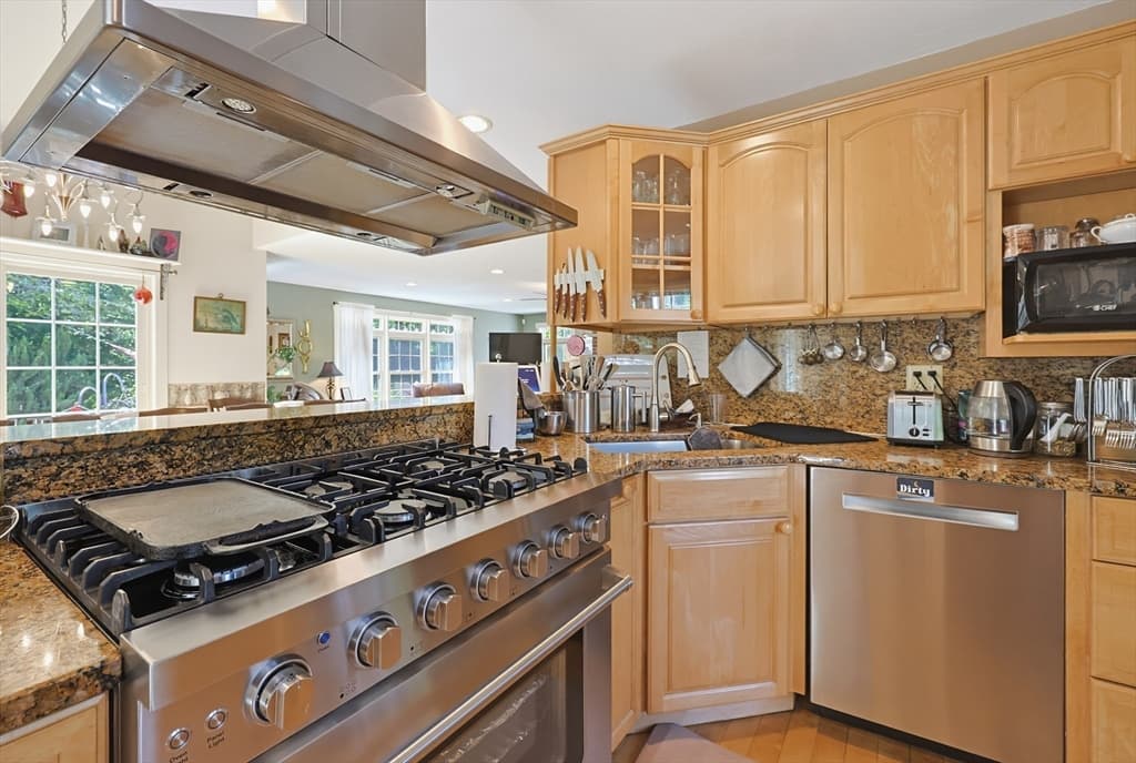 119 North St, Mattapoisett MA 02739 photo 6