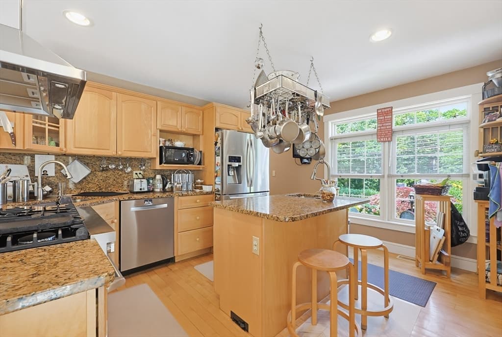 119 North St, Mattapoisett MA 02739 photo 3