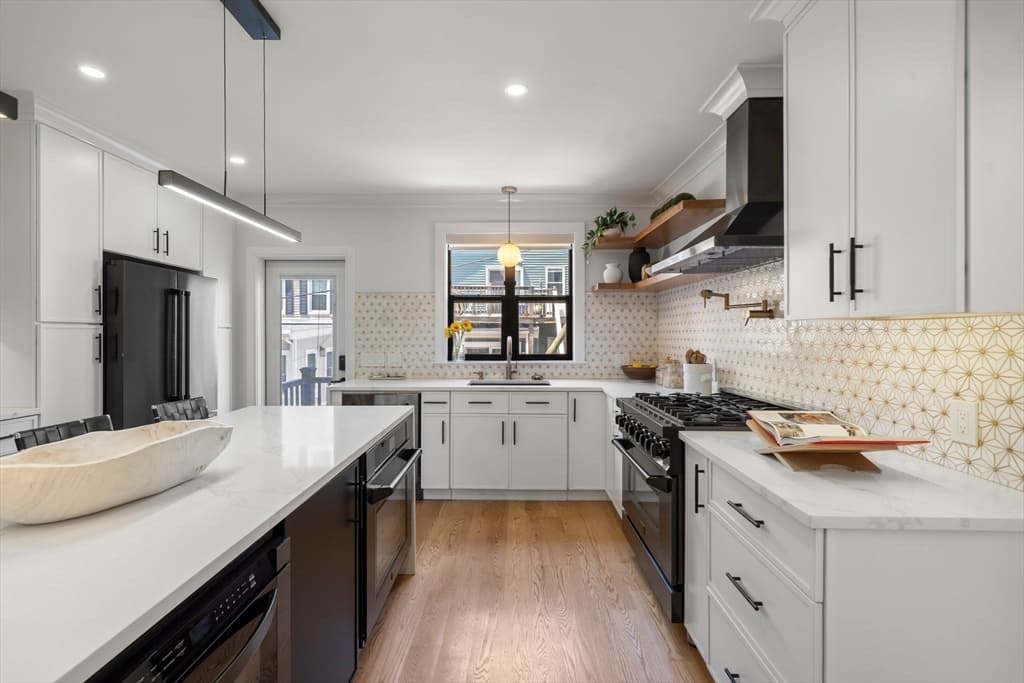 Single Family Residence at 181 I Street, Boston MA 02127, Boston, photo 7 of 31