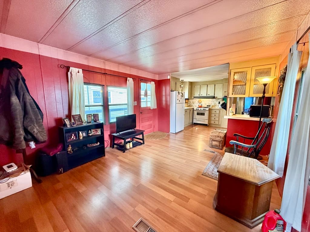 37 Klondike Ave, Westfield MA 01085 photo 9