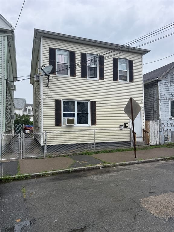 69 Delano St, New Bedford MA 02744 photo 2