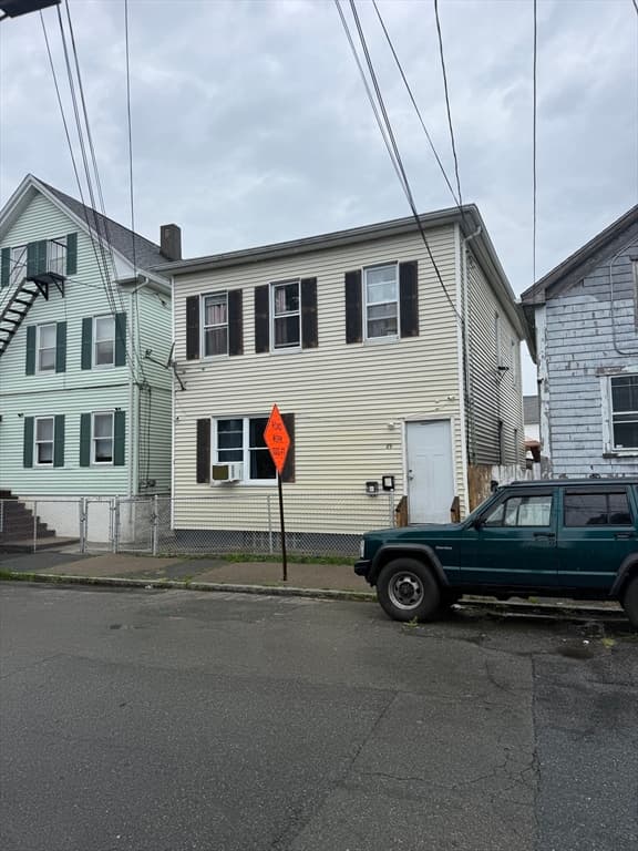 69 Delano St, New Bedford MA 02744