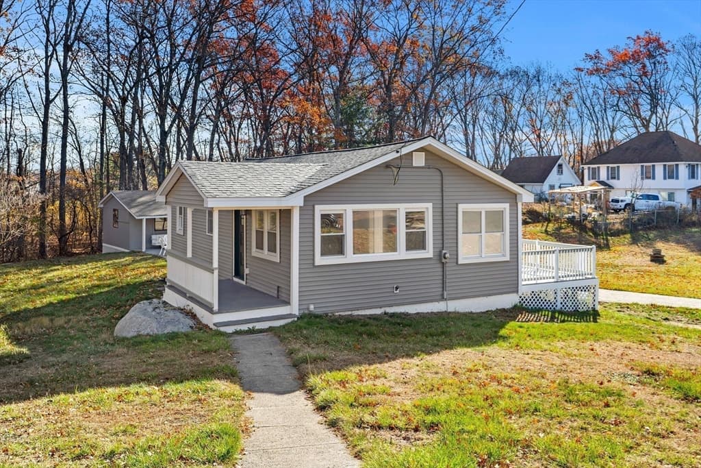16 Jeanne Darc St, Lowell MA 01854 photo 27