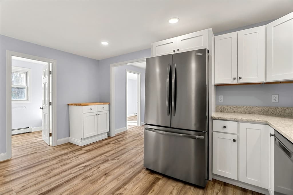16 Jeanne Darc St, Lowell MA 01854 photo 7