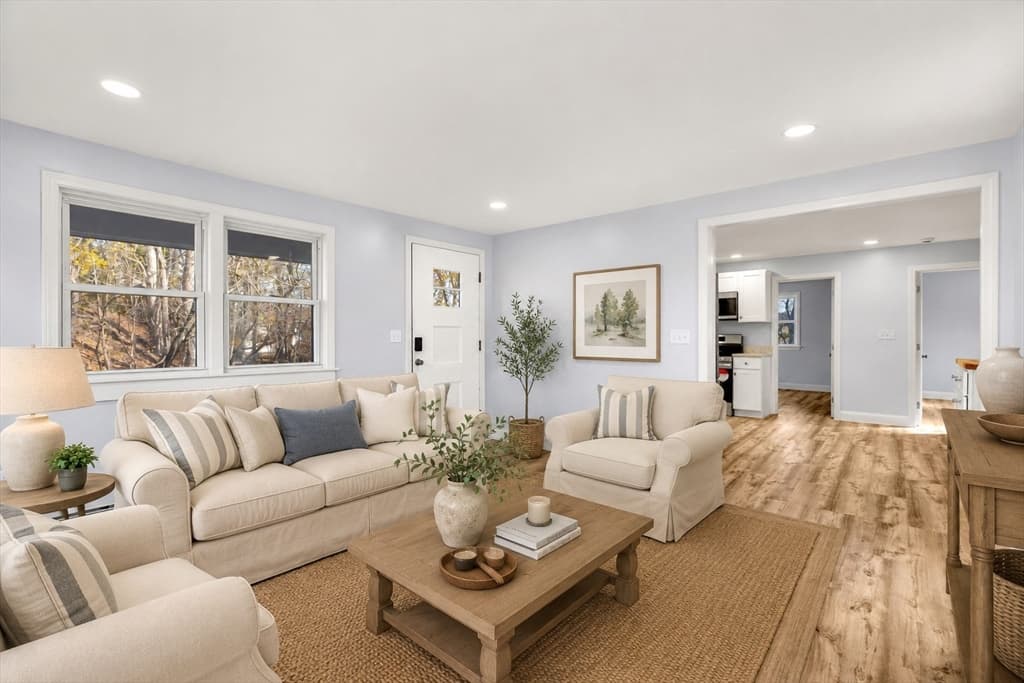 16 Jeanne Darc St, Lowell MA 01854 photo 3