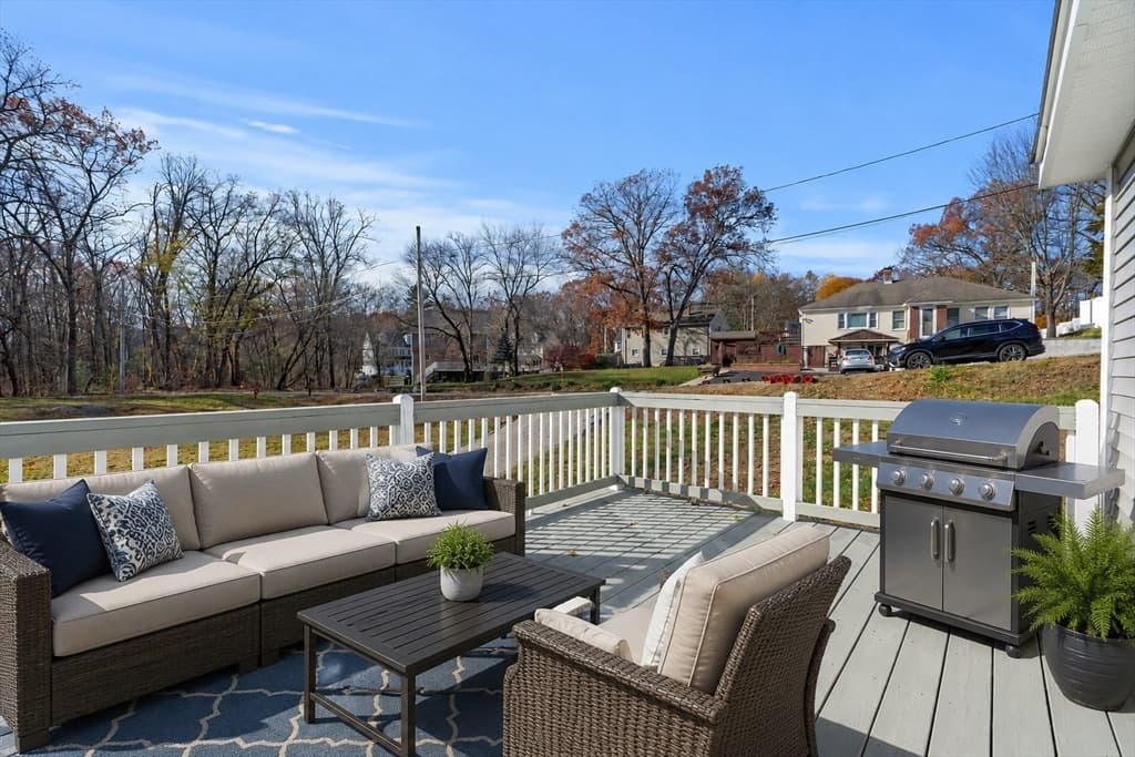 16 Jeanne Darc St, Lowell MA 01854 photo 11