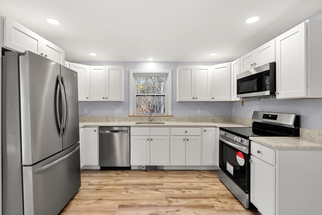 16 Jeanne Darc St, Lowell MA 01854 photo 31