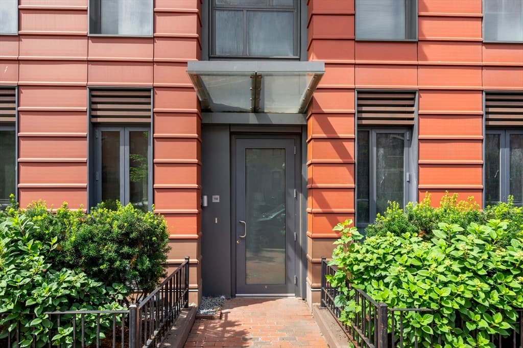 Condominium at 691 Massachusetts Ave, Boston MA 02118, Boston, photo 2 of 21