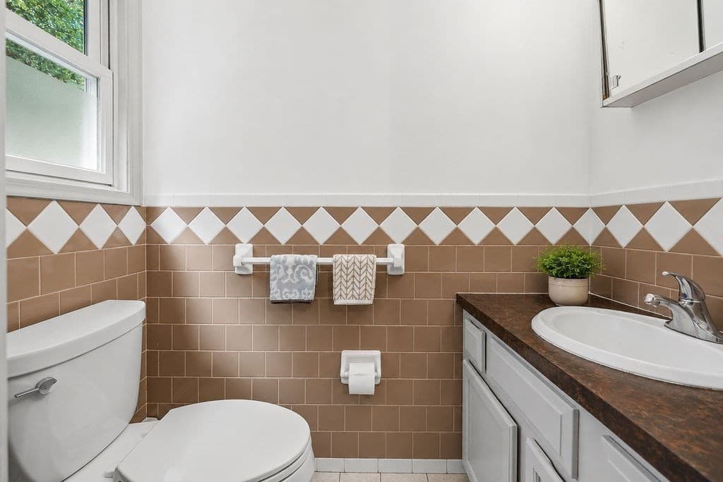 Single Family Residence at 166 School St, Rehoboth MA 02769, Rehoboth, photo 17 of 31
