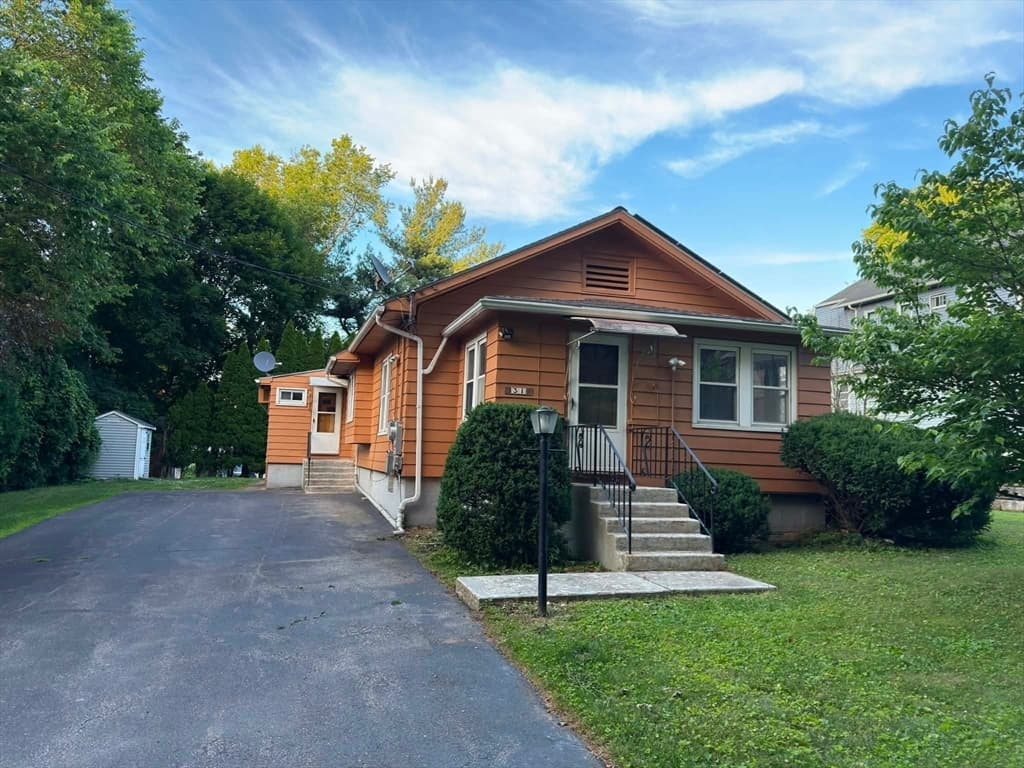 31 Colby Ave, Worcester MA 01605