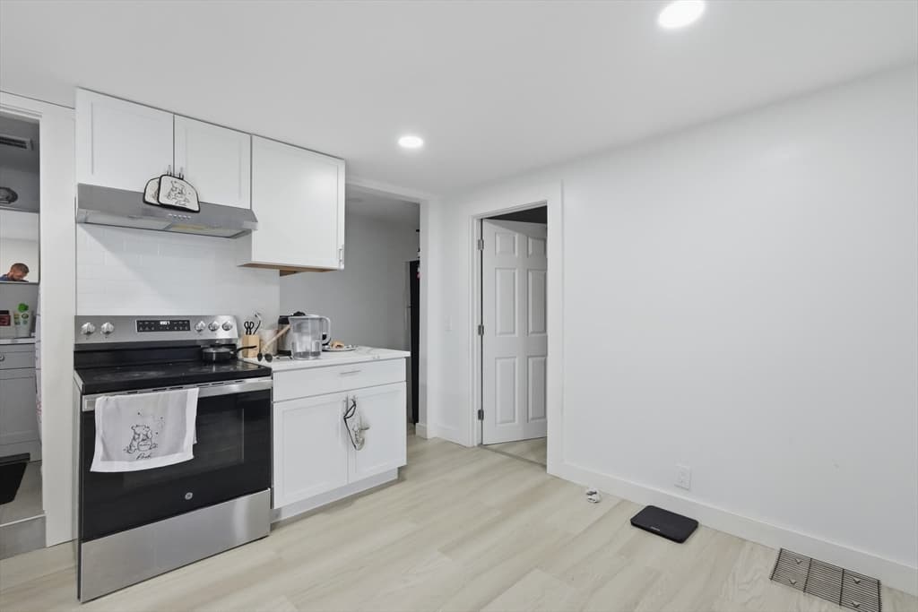 54 Shelby Street, Worcester MA 01605 photo 3