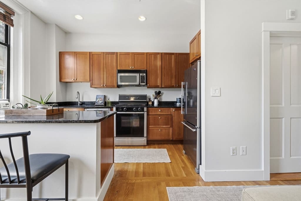 Condominium at 32 Yarmouth St # 2, Boston MA 02116, Boston, photo 3 of 16