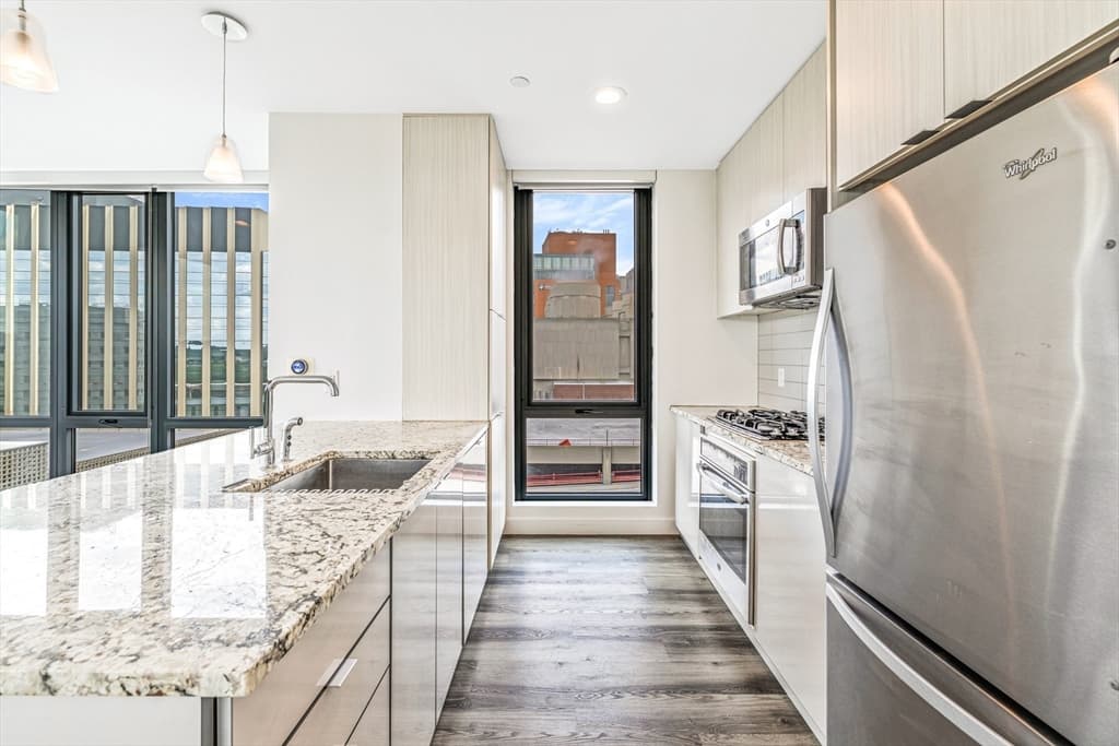 Condominium at 80-82 Fenwood Rd # 913, Boston MA 02115, Boston, photo 4 of 21