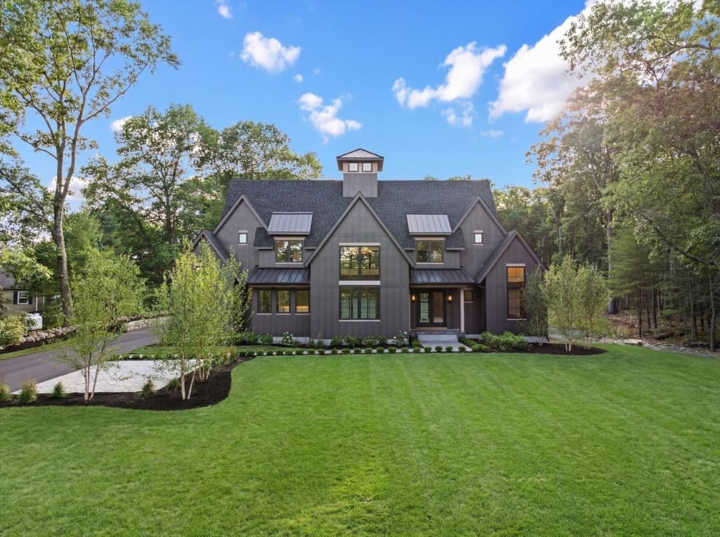 216 Greenwood Rd, Andover MA 01810