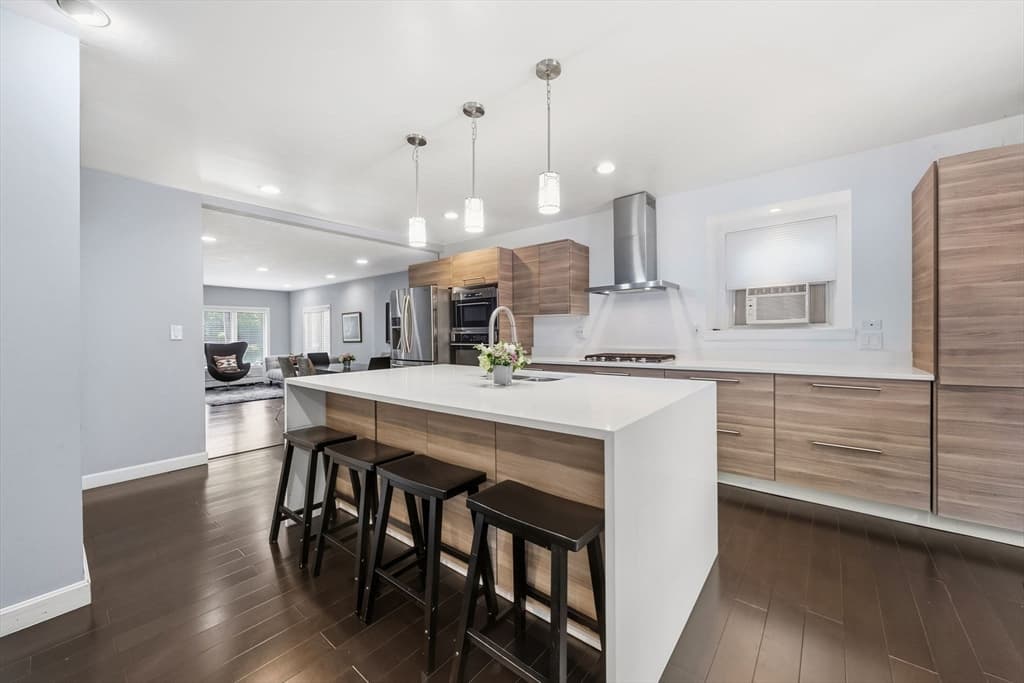 22 Cedar St, Wellesley MA 02482