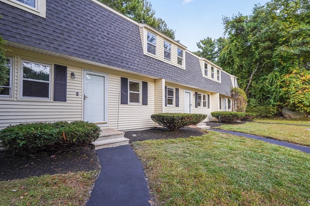 9 Debra Ln # 1, Bellingham MA 02019