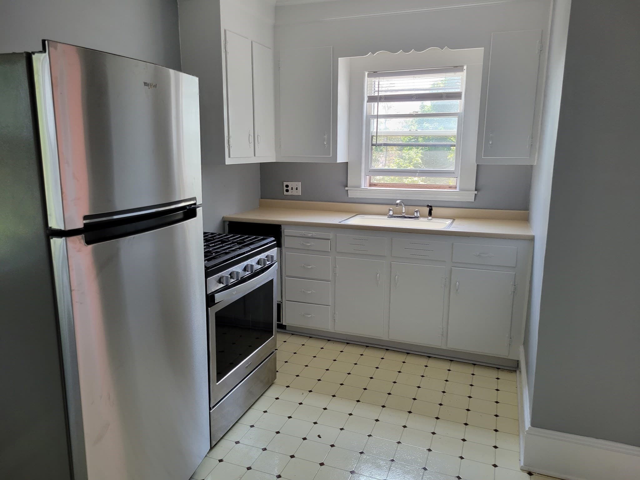 3 Family at 4 Pleasant St, Wakefield MA 01880, Wakefield, photo 11 of 25