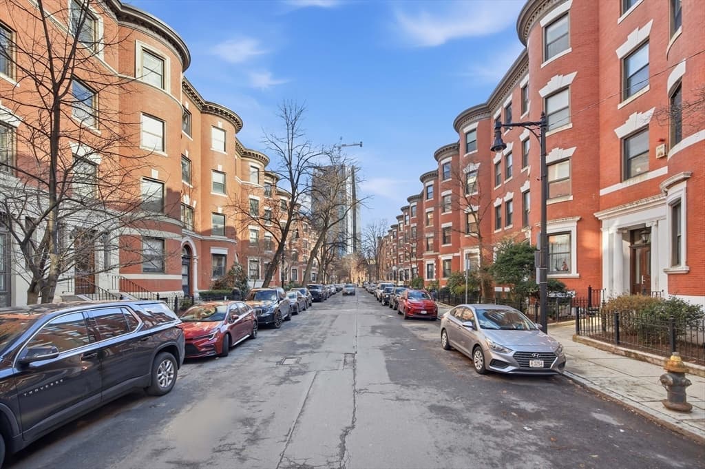 Condominium at 96 Gainsborough St # 404W, Boston MA 02115, Boston, photo 12 of 13