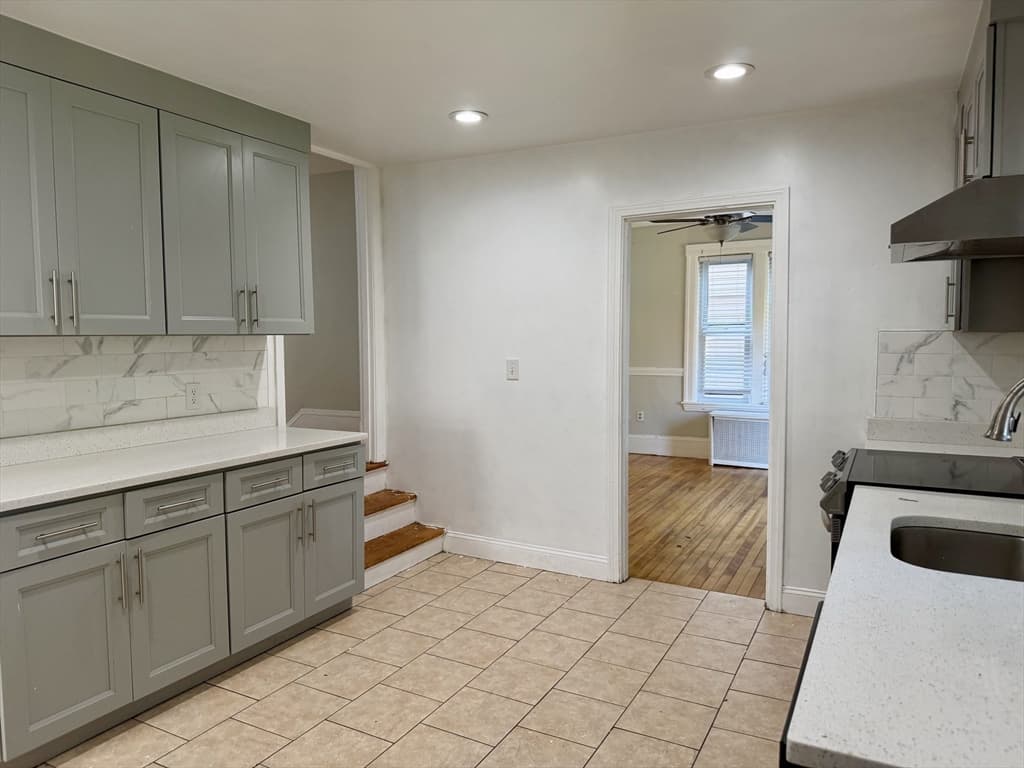 31 Stoneland Rd, Worcester MA 01603 photo 3