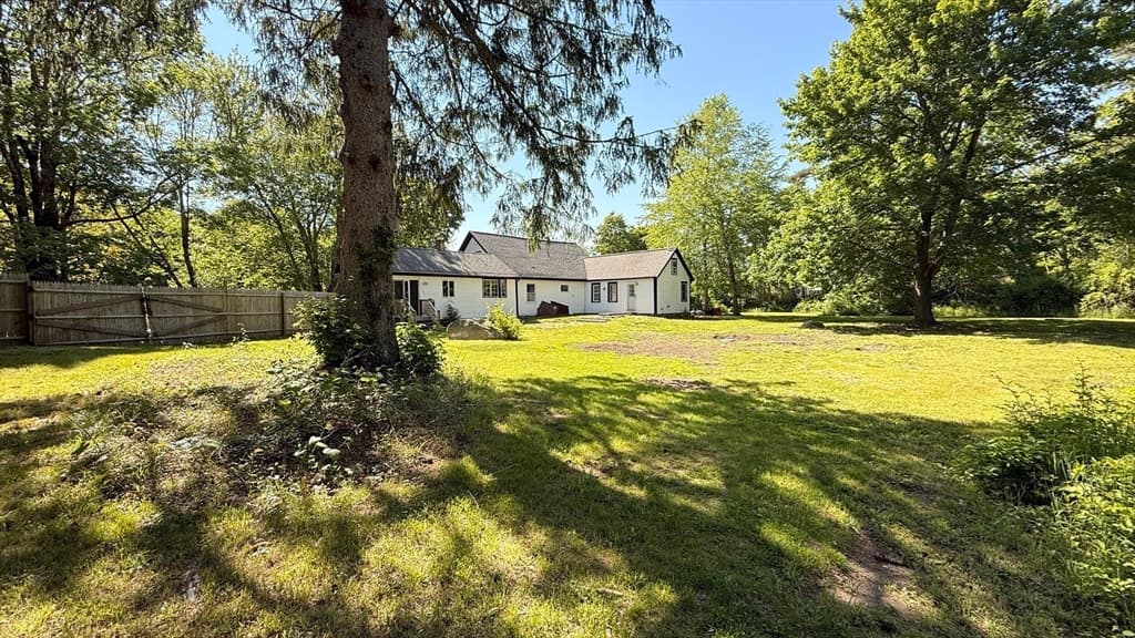 36 Spruce St, Middleboro MA 02344 photo 2