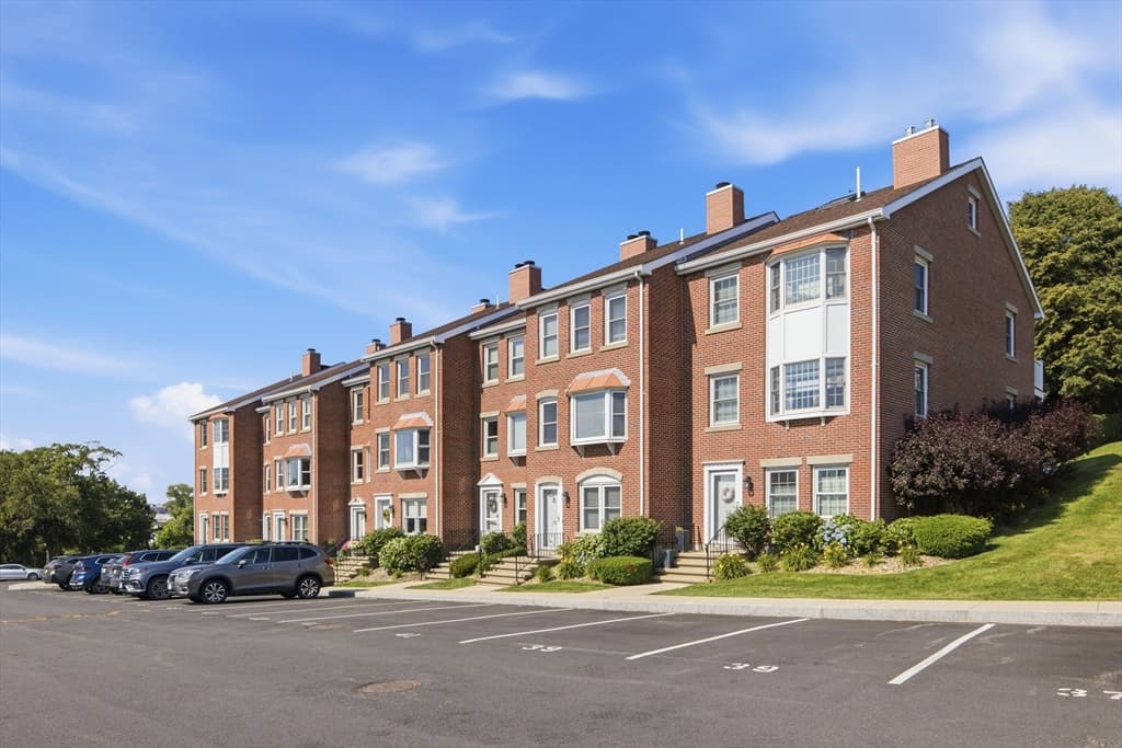 49 Breakwater Dr # 10, Chelsea MA 02150 photo 2