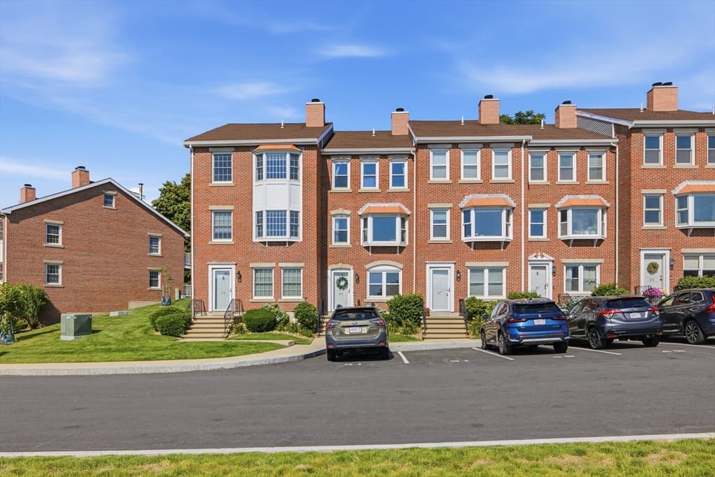 49 Breakwater Dr # 10, Chelsea MA 02150 photo 3