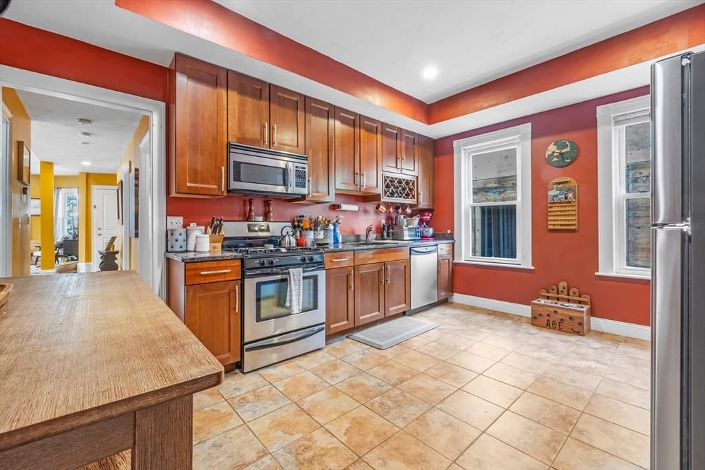 71 Romsey St # 2, Boston MA 02125