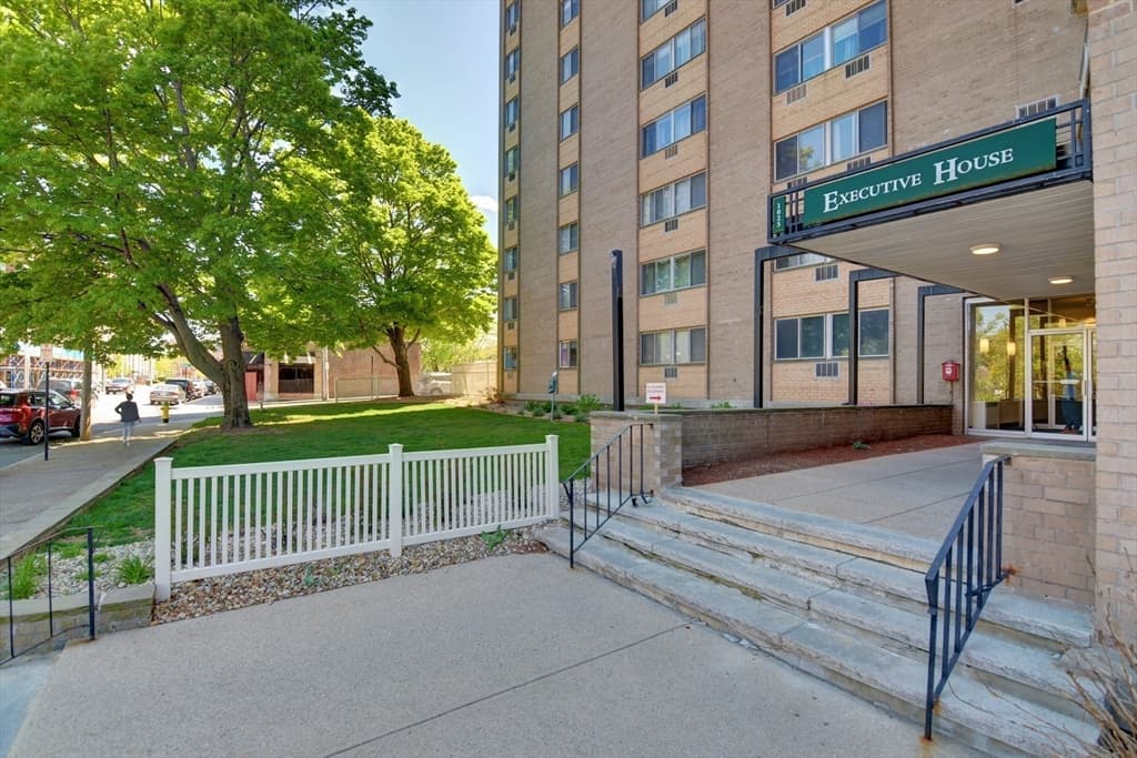 1025 Hancock St # 10C, Quincy MA 02169 photo 2