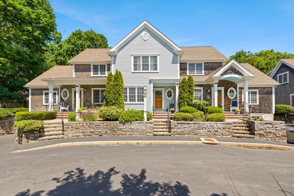 480 Main St # 15, Falmouth MA 02540
