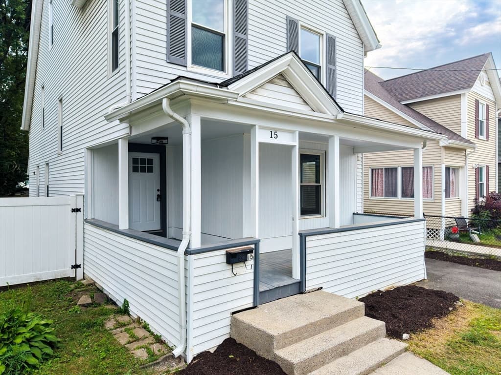 15 Myrtle Ave, Holyoke MA 01040