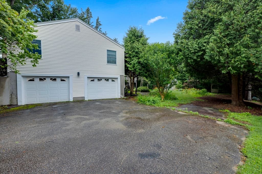 Single Family Residence at 20 Brentwood Dr, Dudley MA 01571, Dudley, photo 27 of 40