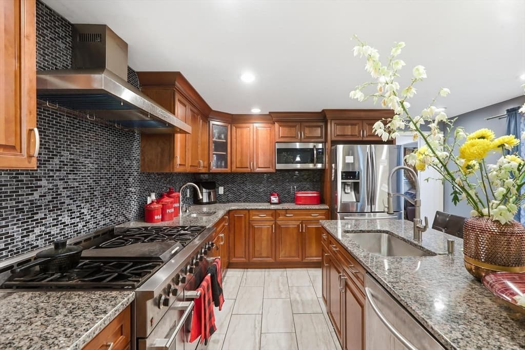 73 Wareham St, Middleboro MA 02346 photo 6