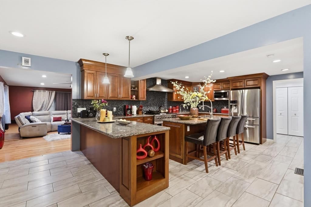 73 Wareham St, Middleboro MA 02346 photo 5