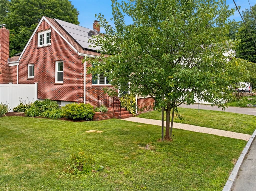 32 North Mountain, Melrose MA 02176 photo 3