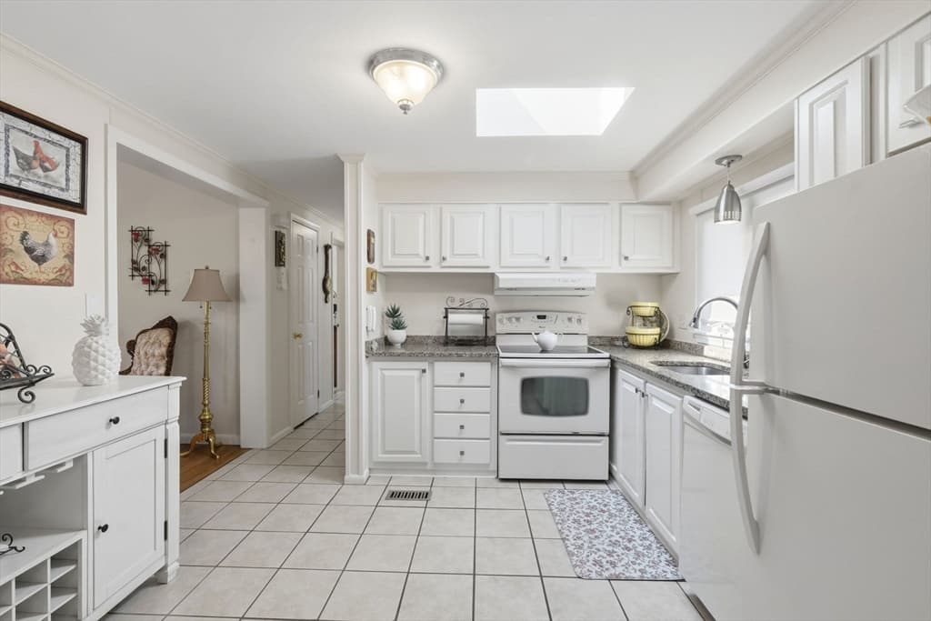 3 Queens Rd # 211, Attleboro MA 02703 photo 12