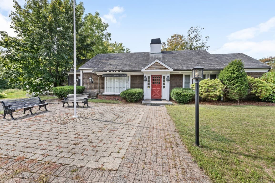 11 Maple St, West Newbury MA 01985