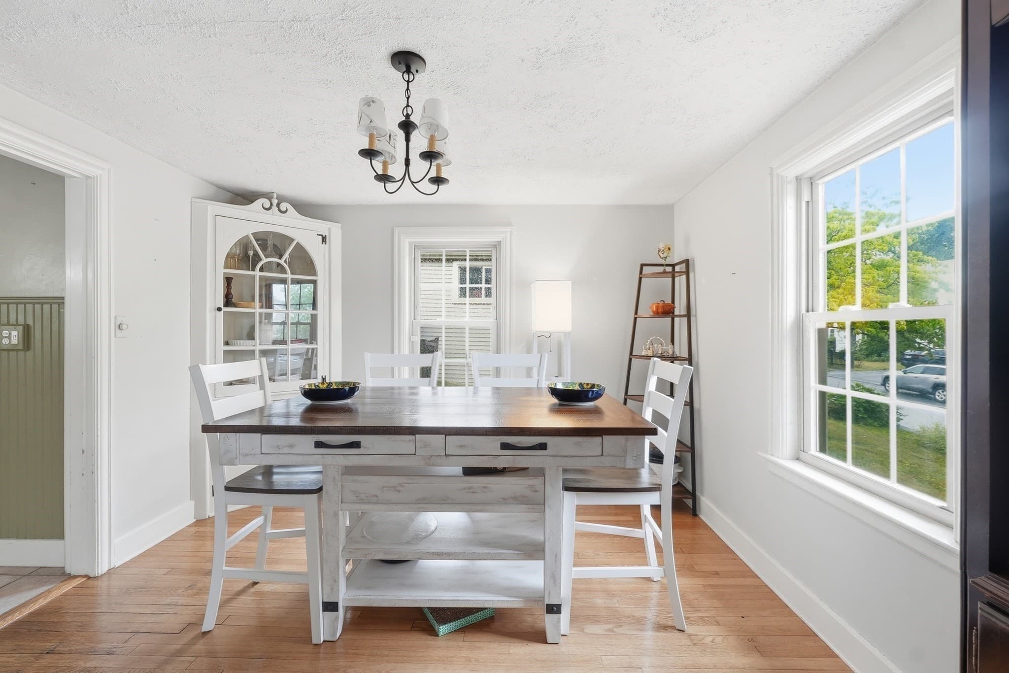 Single Family Residence at 154 Barnard Rd, Worcester MA 01605, photo 5 of 37