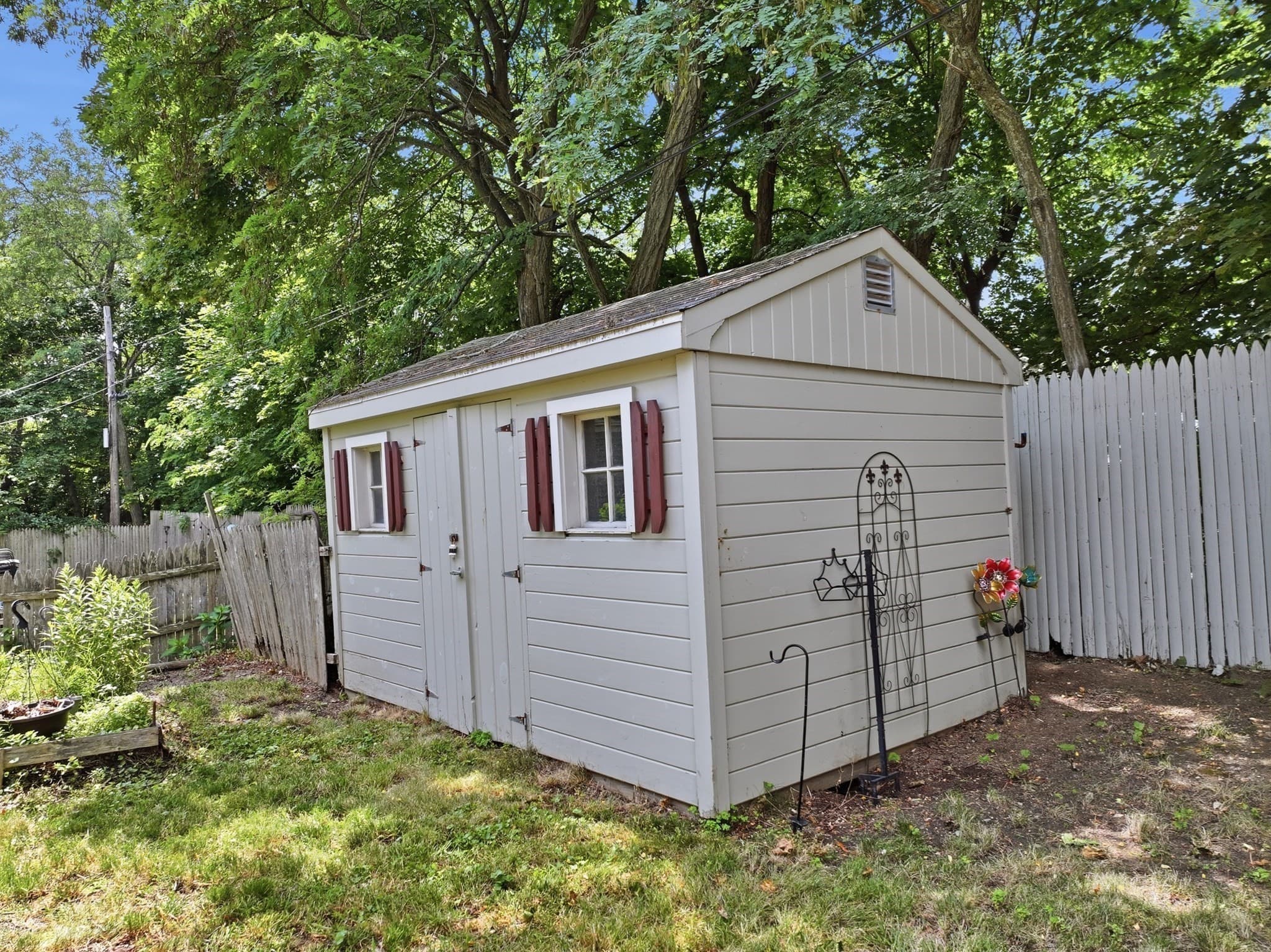Single Family Residence at 154 Barnard Rd, Worcester MA 01605, photo 35 of 37