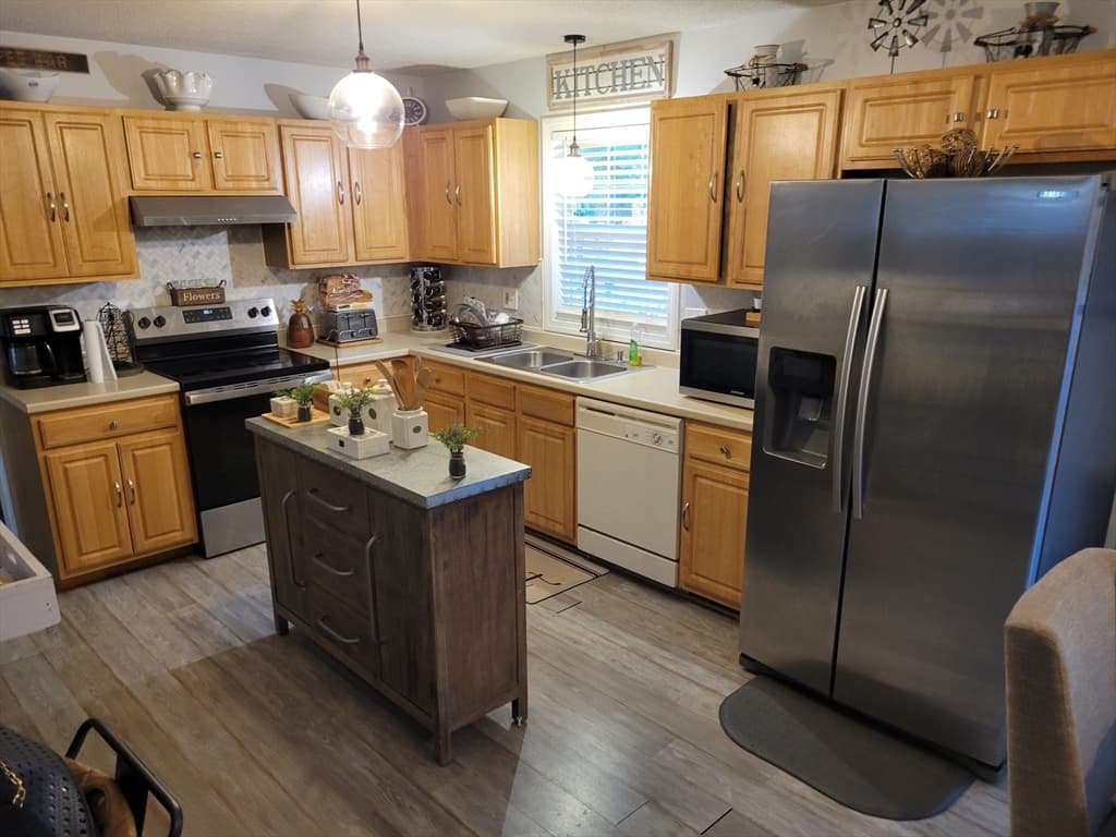 142 Jasper, Springfield MA 01109 photo 4