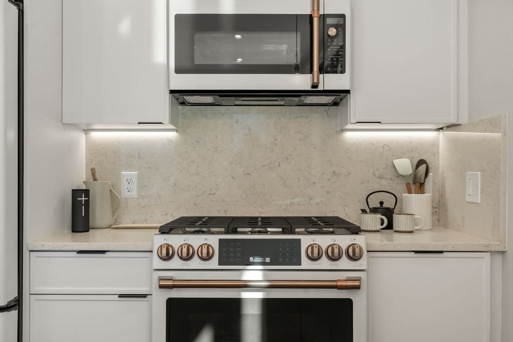 Condominium at 100 Lincoln Street # 304, Boston MA 02135, Boston, photo 8 of 26