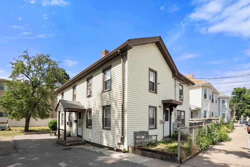 35 Middle St, Newton MA 02458 photo 3