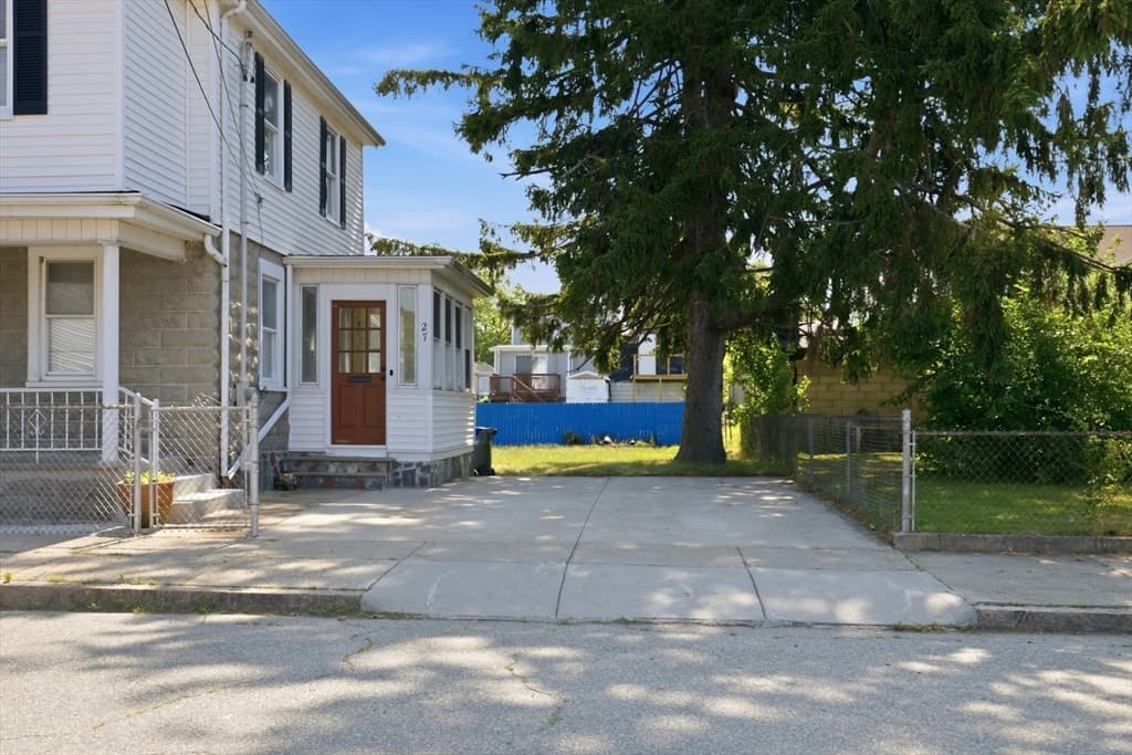 27 Johnson St, Fall River MA 02723 photo 4