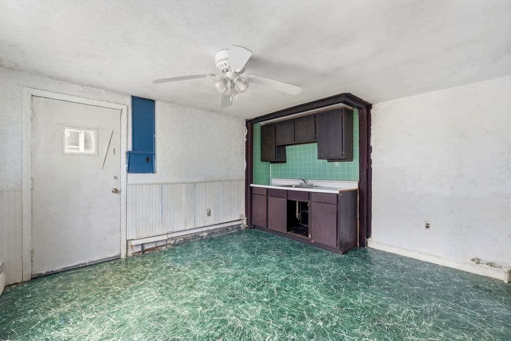 Single Family Residence at 105 Oakwood Ave, Revere MA 02151, Revere, photo 6 of 29