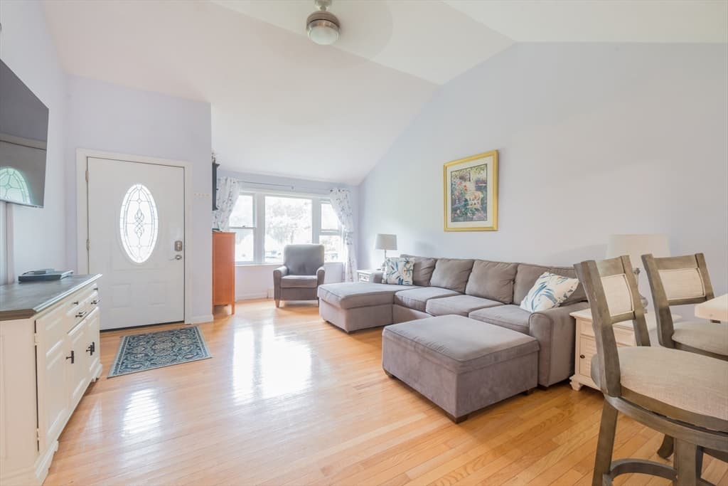 Single Family Residence at 2 Compton Ct, Plymouth MA 02360, Plymouth, photo 3 of 41