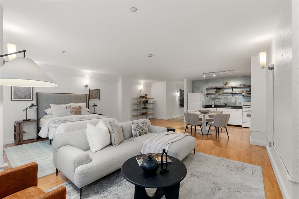 Condominium at 42 Chauncy Street # 4C, Boston MA 02111, Boston, photo 3 of 34