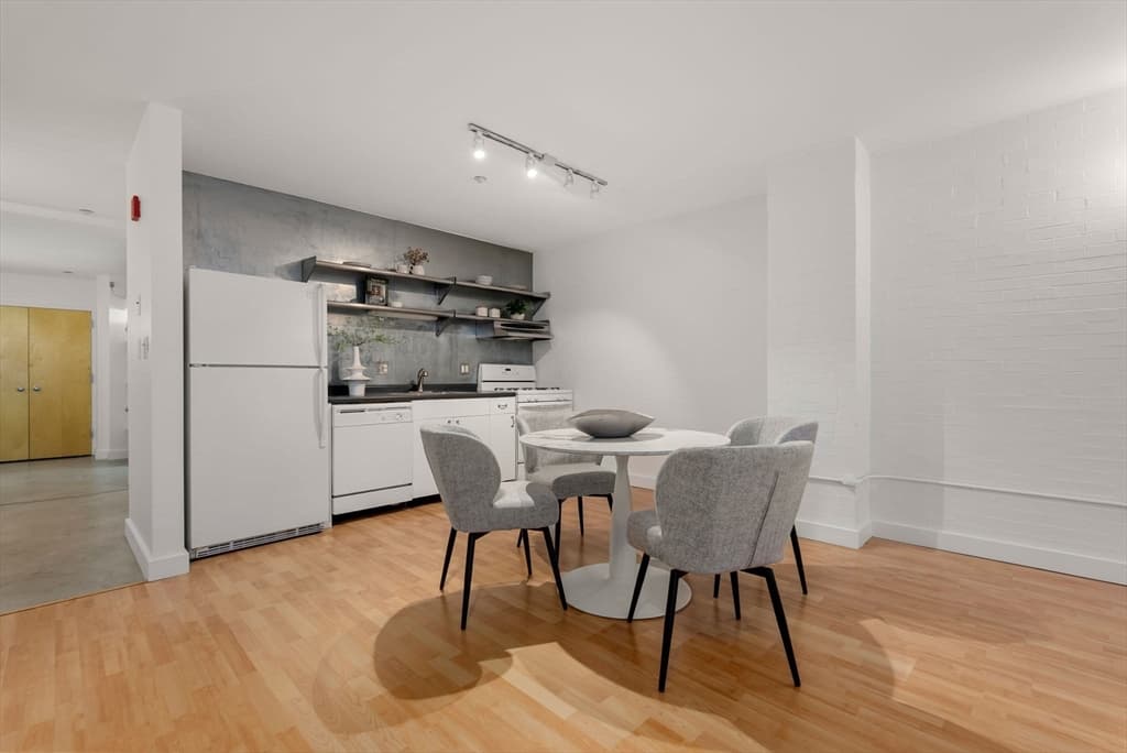 Condominium at 42 Chauncy Street # 4C, Boston MA 02111, Boston, photo 11 of 34