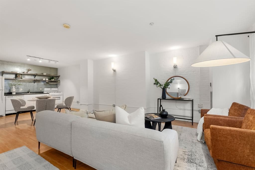 Condominium at 42 Chauncy Street # 4C, Boston MA 02111, Boston, photo 8 of 34