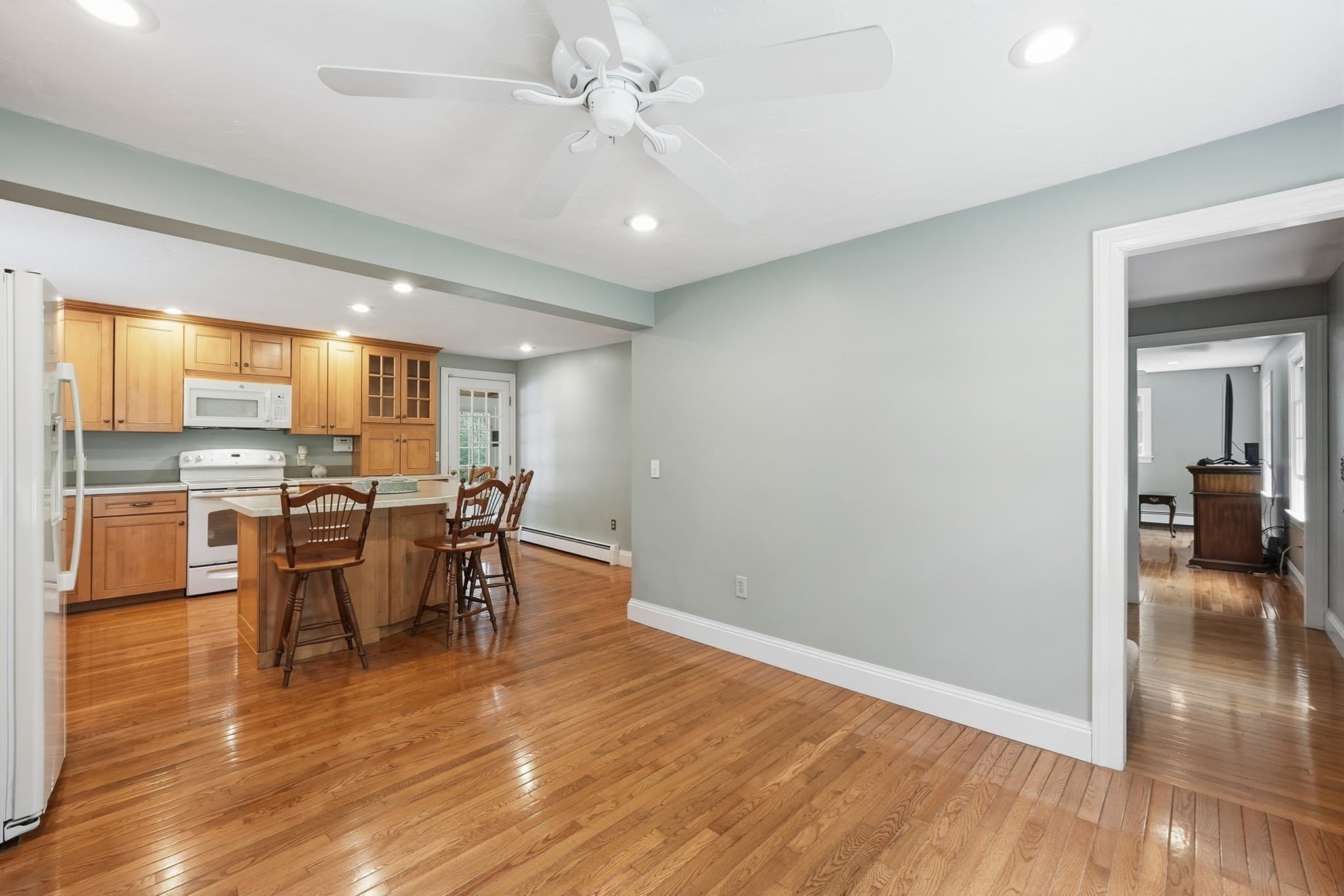 Single Family Residence at 25 Coal Kiln Rd, Princeton MA 01541, Princeton, photo 9 of 32