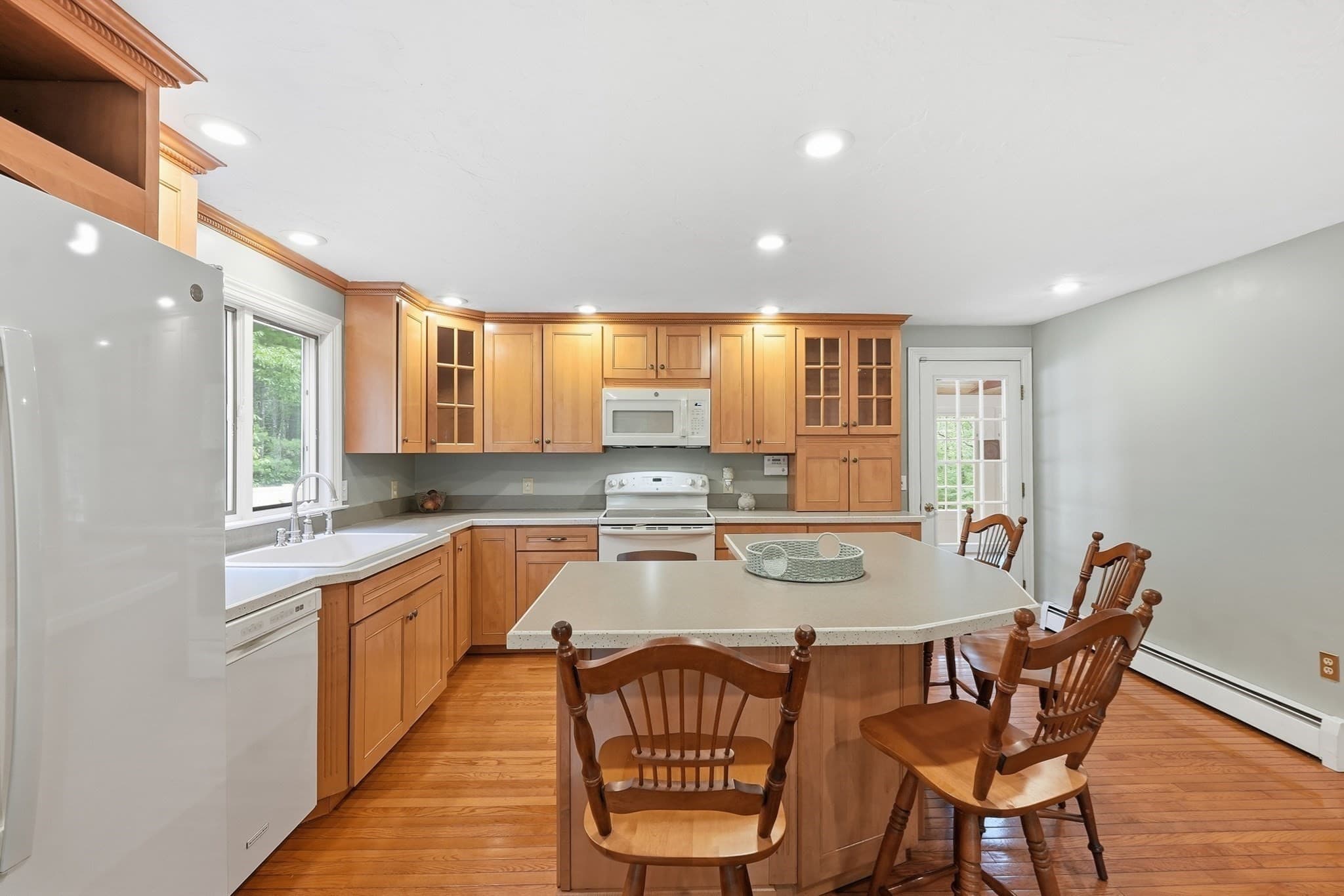 Single Family Residence at 25 Coal Kiln Rd, Princeton MA 01541, Princeton, photo 4 of 32
